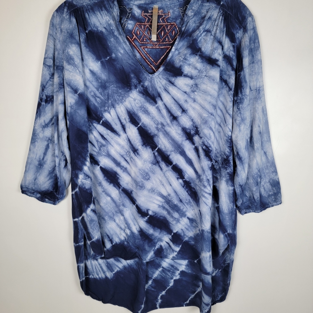 Mono B Blue Tie Dye 3/4 Sleeve Embroidered High Low Hem Top, EUC, sz Small